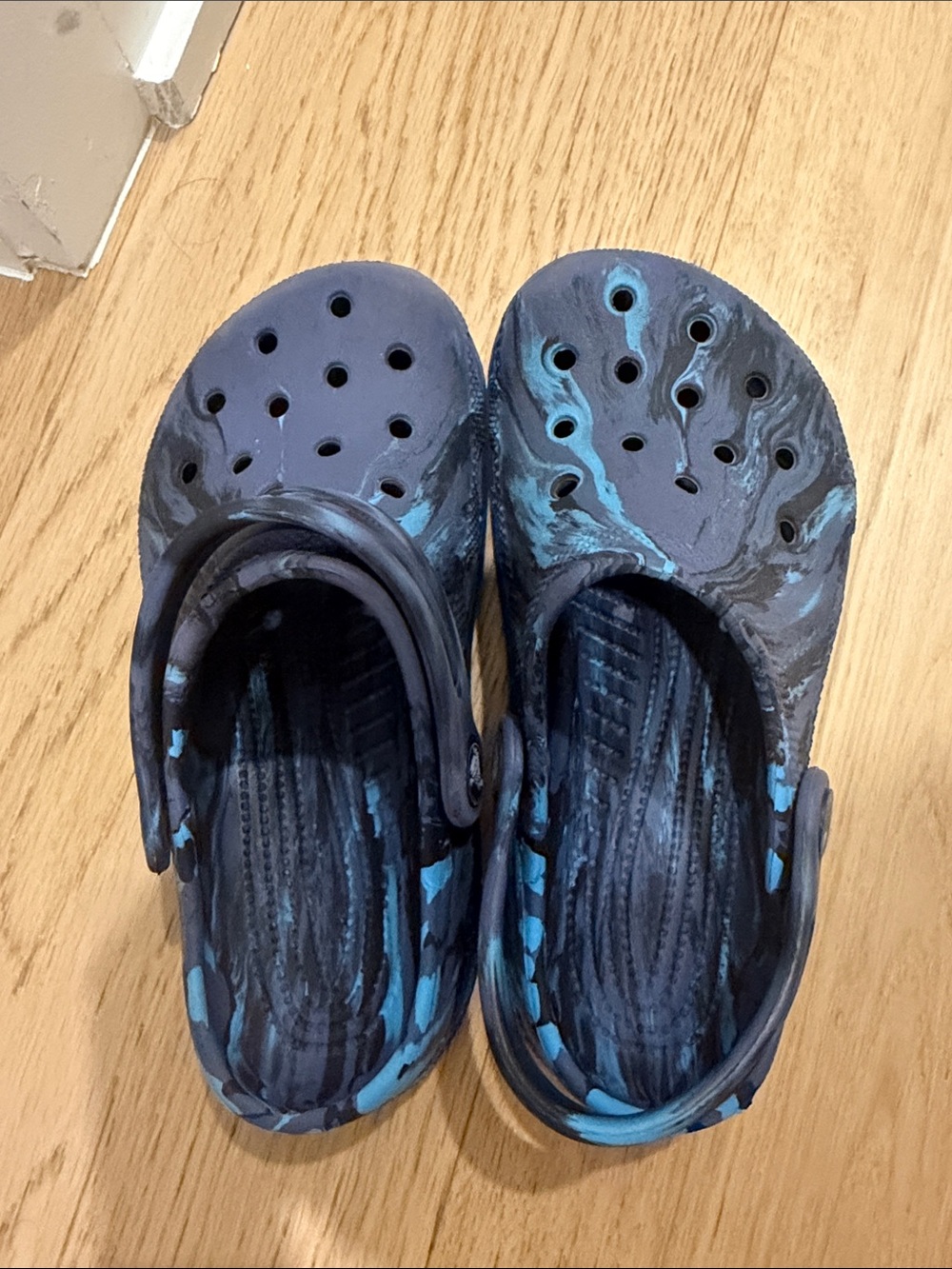 Crocs Blue Marble size 13